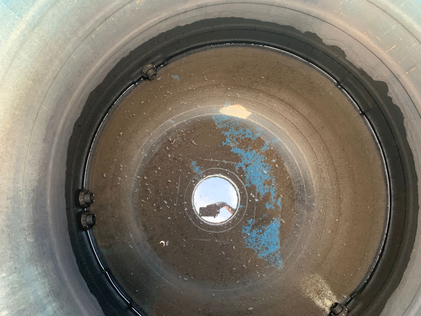 Water tank cleaning